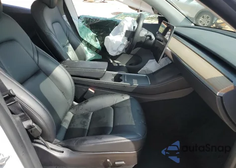 2021 Tesla Model Y z USA, uszkodzony, nr VIN 5YJYGDEE3MF265626